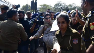 Jammu and Kashmir Anti-Encroachment Drive: Delhi Police Stop Mehbooba Mufti's Protest March to Parliament (Watch Video)